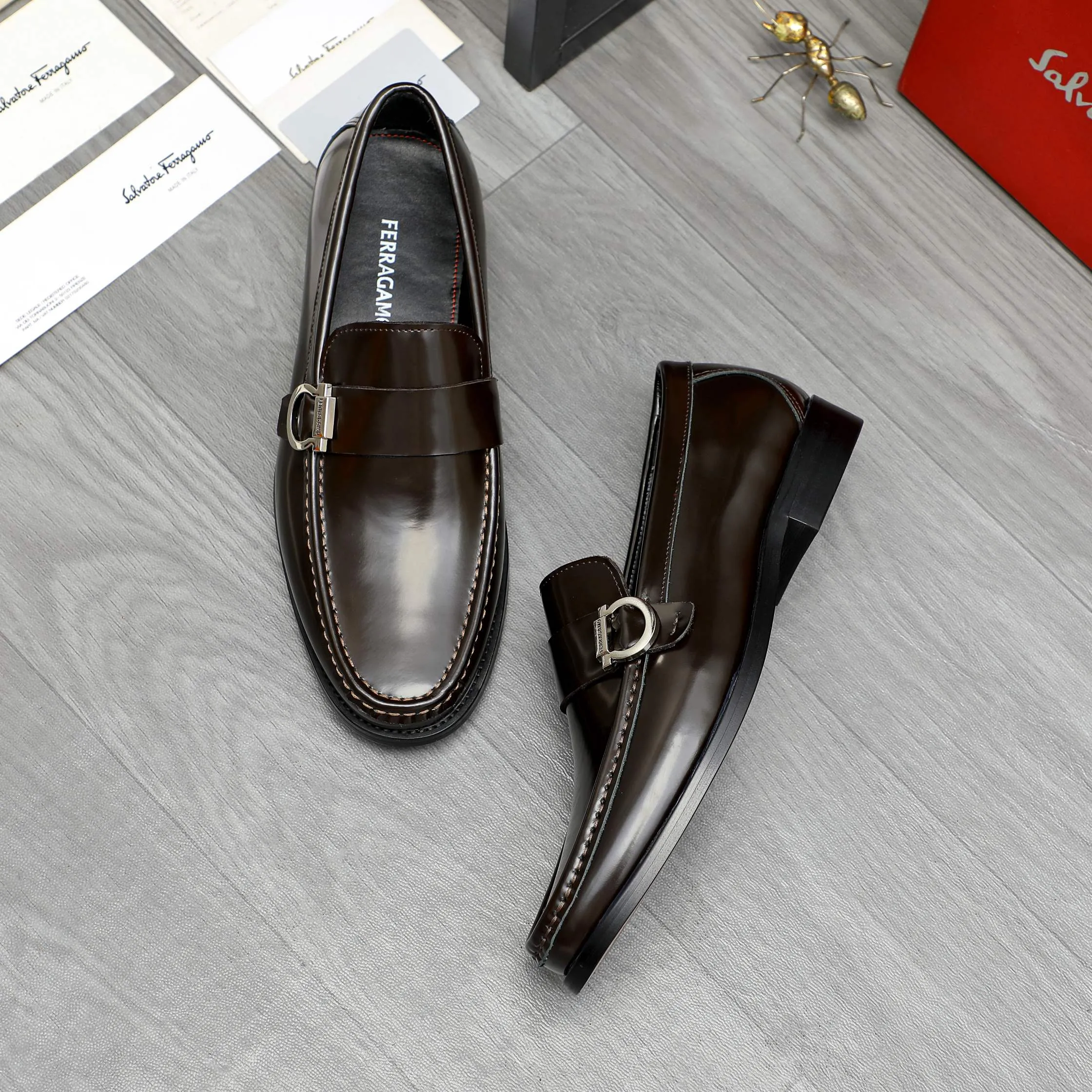 Men's shoes 💰442 Product trademark: Ferragamo "Ferragamo" business formal leather shoes Regular size: 38-46 (45.46 custom-made and non-returnable) Product materials: Selected pearlescent cowhide upper, cowhide lining, original rubber outsole